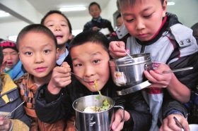 湖南教育厅官员:3元营养补学生只吃到2.25元